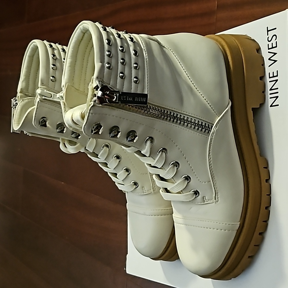 Womens Nine West Off White Combat boots sz. 6.5
